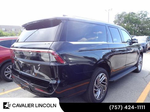 Used 2026 Lincoln Navigator L Premier AWD/4WD image 5