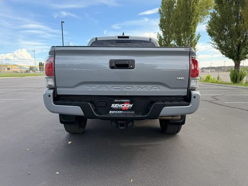 Used 2020 Toyota Tacoma TRD Sport w/ Technology Package AWD/4WD image 7