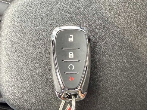 Used 2025 Chevrolet Trax LT w/ LT Convenience Package FWD image 30