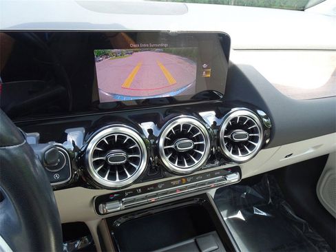 Used 2023 Mercedes-Benz GLA 250 4MATIC image 19