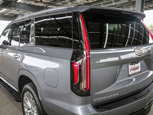 Used 2022 Cadillac Escalade Premium Luxury RWD image 7