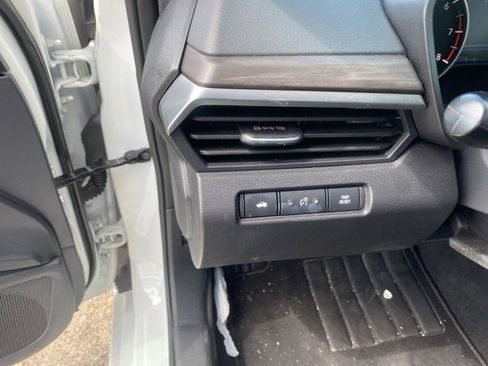 Used 2025 Nissan Altima 2.5 SV FWD image 17