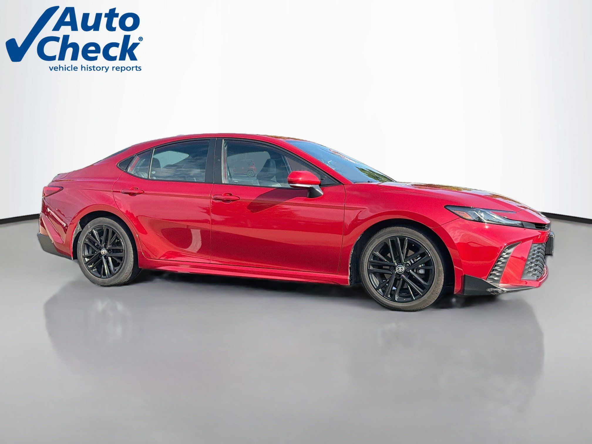 Used 2025 Toyota Camry SE FWD image 1