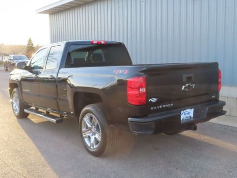 Used 2019 Chevrolet Silverado 1500 Custom w/ Custom Convenience Package AWD/4WD image 8