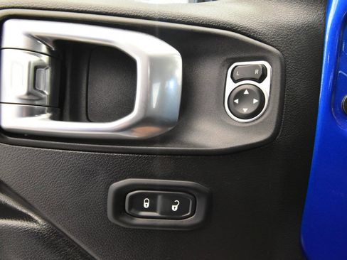 Used 2024 Jeep Wrangler Unlimited w/ Convenience Group AWD/4WD image 35