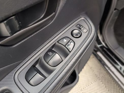 Used 2025 Nissan Versa S FWD image 32
