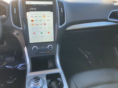 Used 2024 Ford Edge SEL w/ Convenience Package image 11