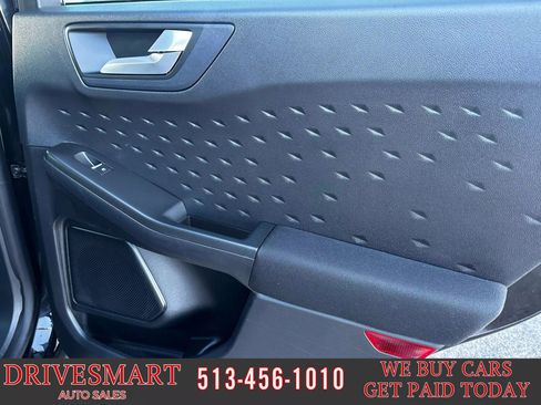 Used 2020 Ford Escape SE image 30