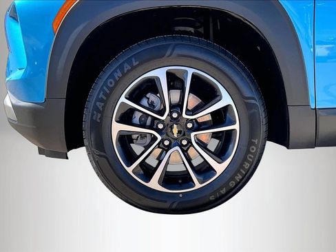 Used 2025 Chevrolet TrailBlazer LT AWD/4WD image 34