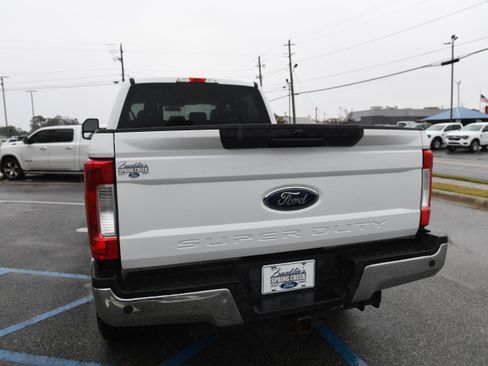 Used 2018 Ford F250 XLT w/ XLT Value Package image 17