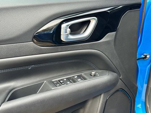 New 2026 Jeep Compass Latitude AWD/4WD image 17