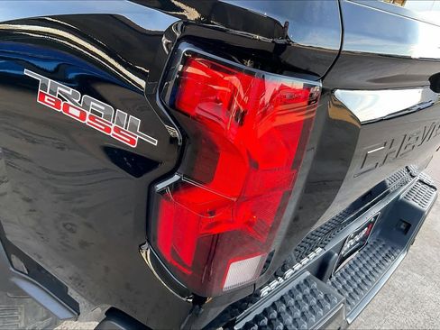 Used 2023 Chevrolet Colorado Trail Boss w/ Technology Package image 27