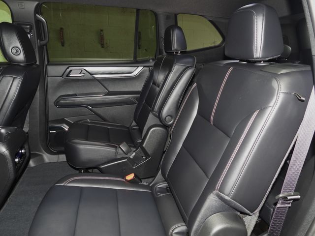 Certified 2026 GMC Acadia Elevation w/ Elevation Premium Package AWD/4WD image 38