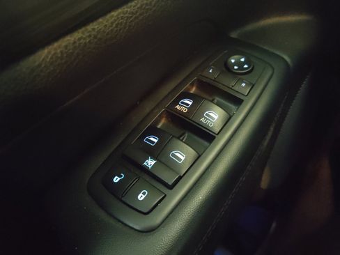 Used 2019 Jeep Grand Cherokee Altitude RWD image 27