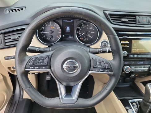 Used 2017 Nissan Rogue SV FWD image 22