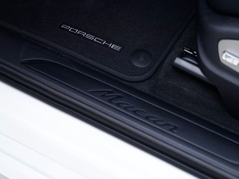 Certified 2026 Porsche Macan AWD/4WD image 14