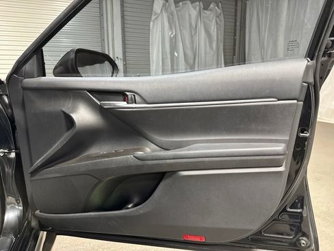 Used 2021 Toyota Camry SE FWD image 9