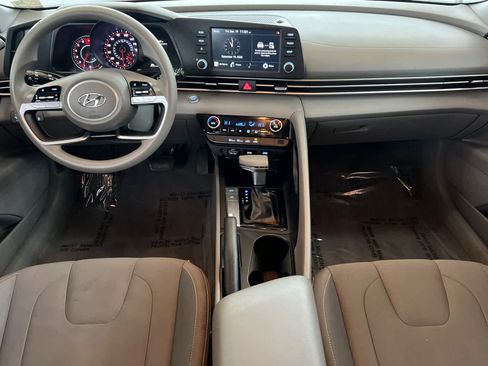 Used 2021 Hyundai Elantra SEL w/ Cargo Package image 3