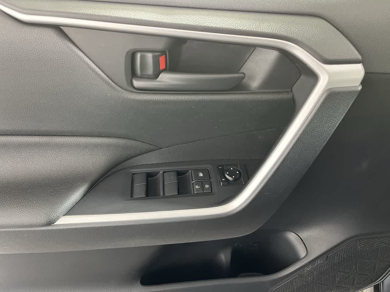 Used 2025 Toyota RAV4 LE AWD/4WD image 13