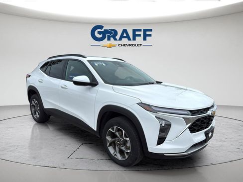 Used 2024 Chevrolet Trax LT FWD image 16