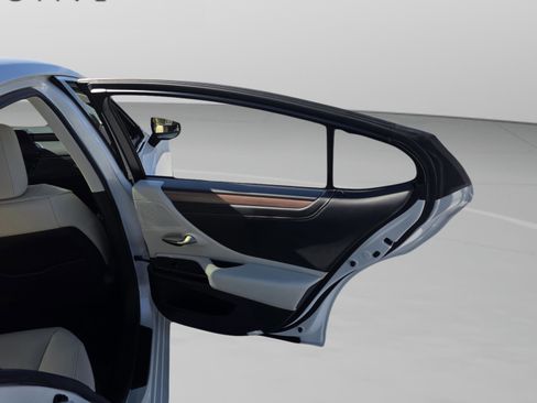 Used 2025 Lexus ES 350 w/ Premium Package image 32