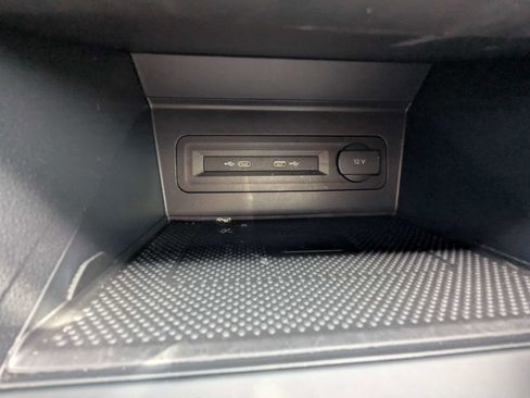 Used 2021 Volkswagen Atlas Cross Sport SE w/ Panoramic Sunroof Package FWD image 25