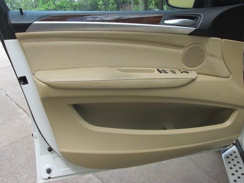 Used 2010 BMW X5 xDrive30i image 11