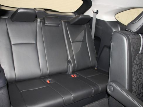 Used 2024 Toyota Highlander XLE image 26