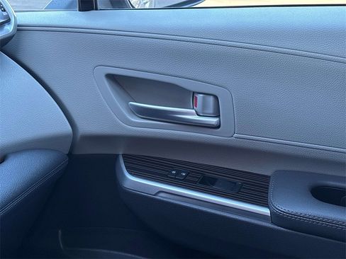 Used 2024 Toyota Sienna XLE image 31