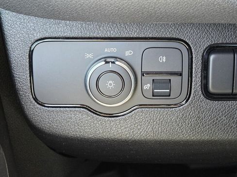 Used 2025 Mercedes-Benz Sprinter 2500 image 34