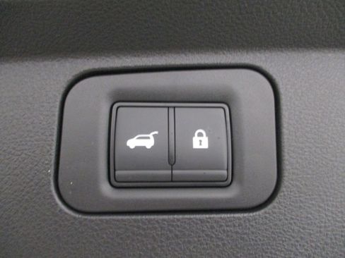 New 2025 Nissan Armada SL w/ Captain's Chari Seat Package image 8