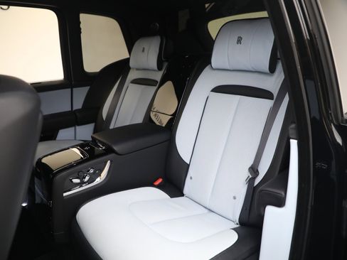 Certified 2022 Rolls-Royce Cullinan w/ Dark Exterior Package image 25