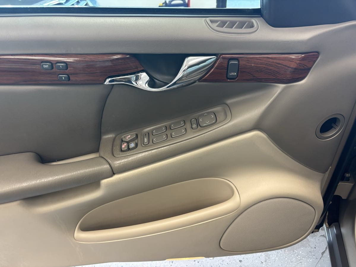 Used 2005 Cadillac De Ville FWD image 17