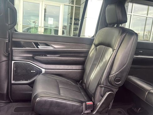 Used 2024 Jeep Wagoneer Series II image 13