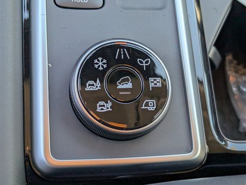 New 2025 Nissan Pathfinder SL w/ Black Appearance Package image 17