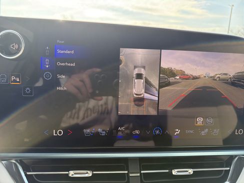 New 2026 Chevrolet Equinox EV LT image 29