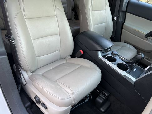 Used 2013 Ford Explorer XLT image 26