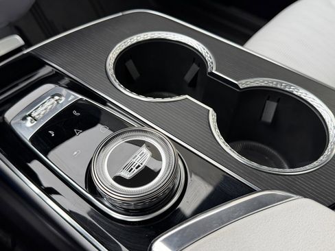 Used 2025 Cadillac Lyriq Luxury image 16