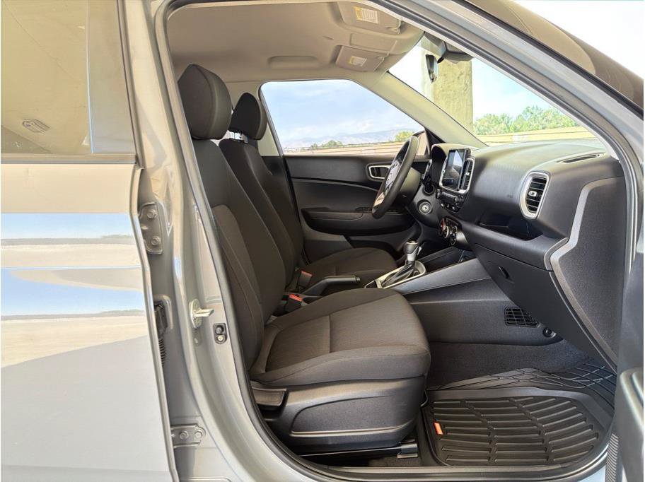 Used 2022 Hyundai Venue SE FWD image 14