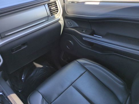 Used 2024 Ford Expedition Max XLT image 17