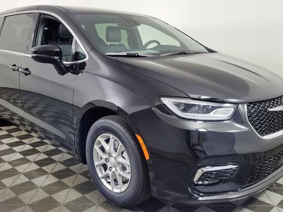 New 2026 Chrysler Pacifica Select