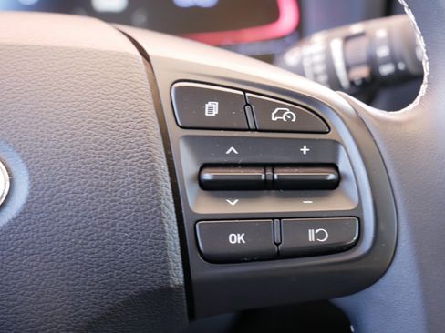 Used 2023 Hyundai Venue Limited image 29