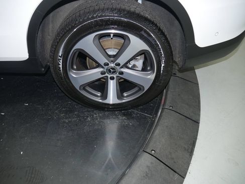 Used 2022 Mercedes-Benz GLC 300 4MATIC image 17