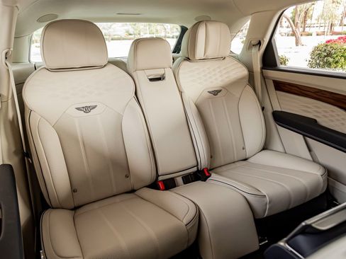 Certified 2023 Bentley Bentayga Extended Wheelbase image 27