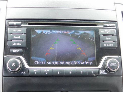 Used 2015 Nissan Frontier SV w/ SV Value Truck Package AWD/4WD image 12
