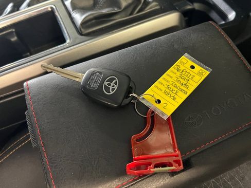 Used 2019 Toyota Tacoma SR5 image 38