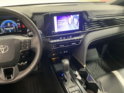 Used 2026 Toyota Camry SE FWD image 8
