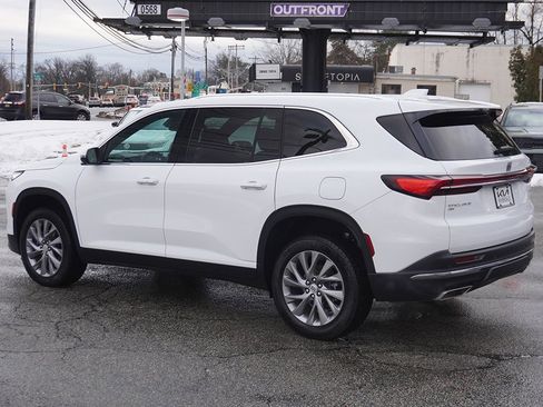 Used 2025 Buick Enclave Preferred w/ Power Package image 12