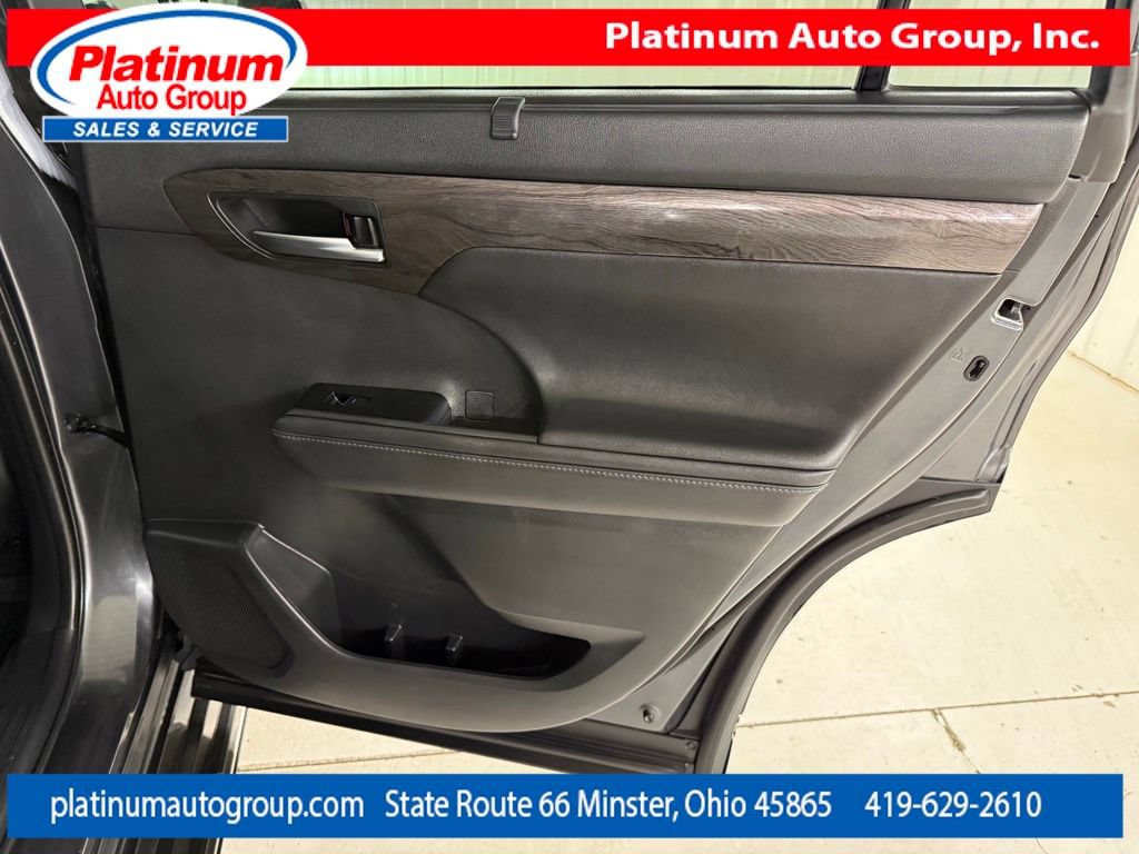 Used 2020 Toyota Highlander Limited FWD image 40