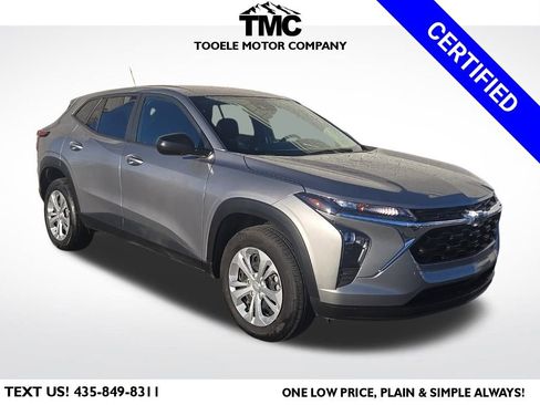 Used 2025 Chevrolet Trax LS w/ LPO, Blackout Package image 1